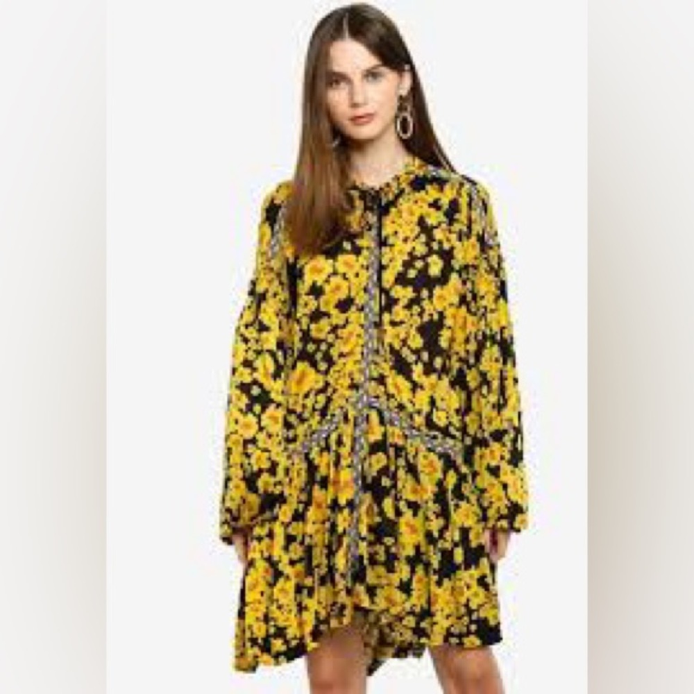 Free People Yellow Black Floral Love
Visitar >
Letter Swing Dress medium